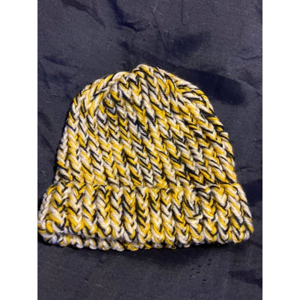 Handmade baby hats (bundle of 8) - Picture 7 of 9